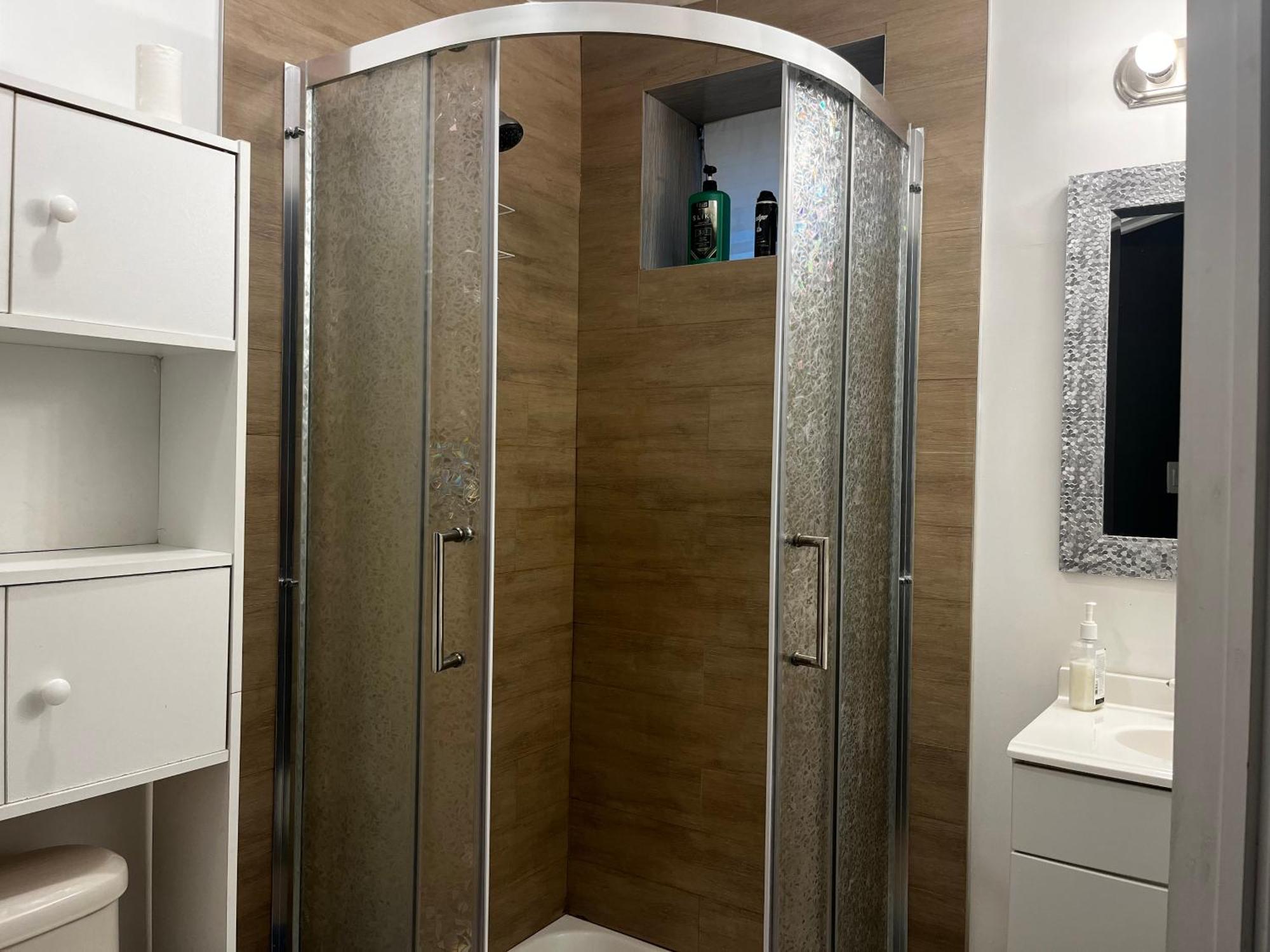 Hidden Valley New Basement With Private Bathroom! Séjour chez l'habitant Calgary