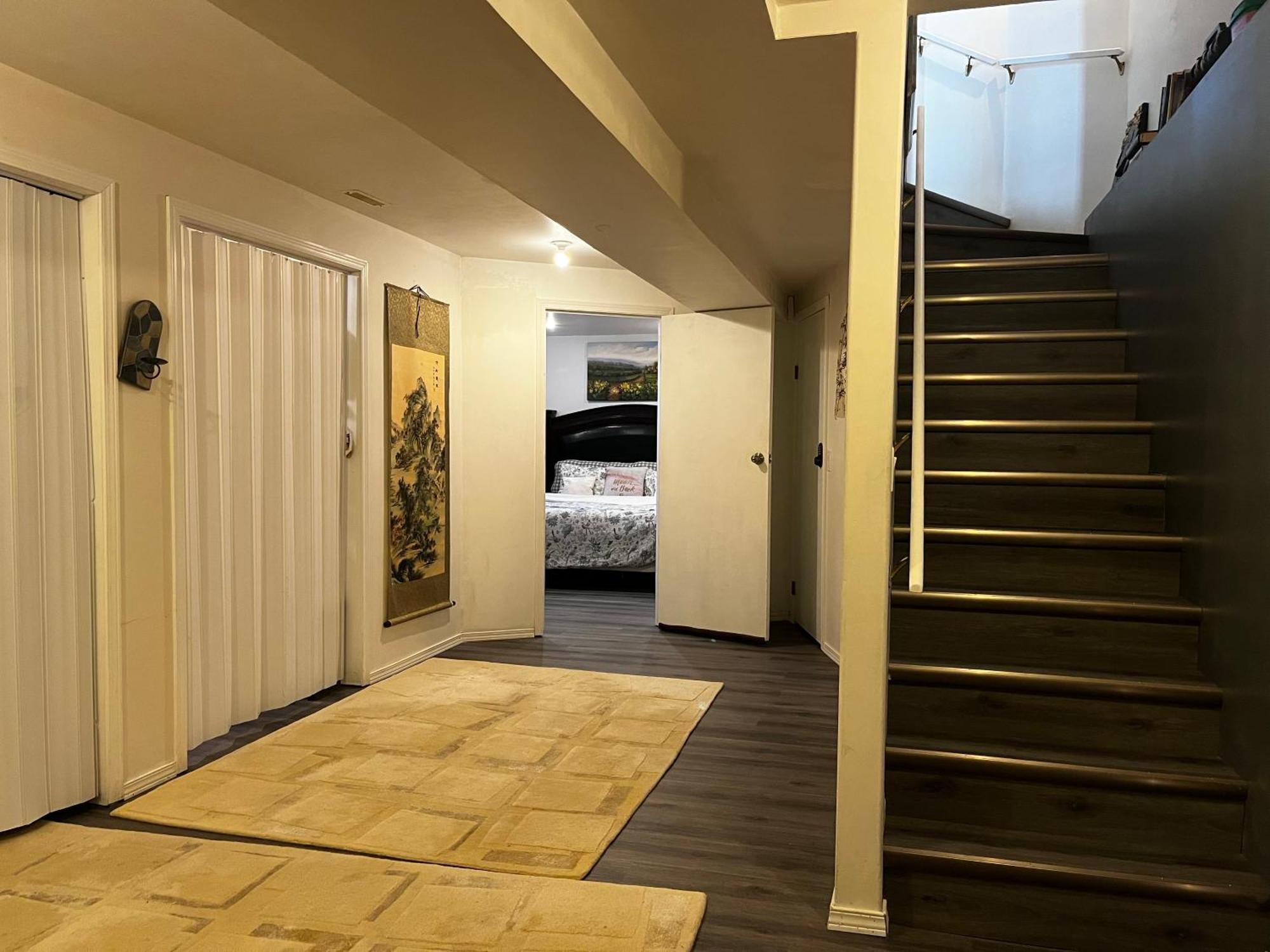 Hidden Valley New Basement With Private Bathroom! Homestay