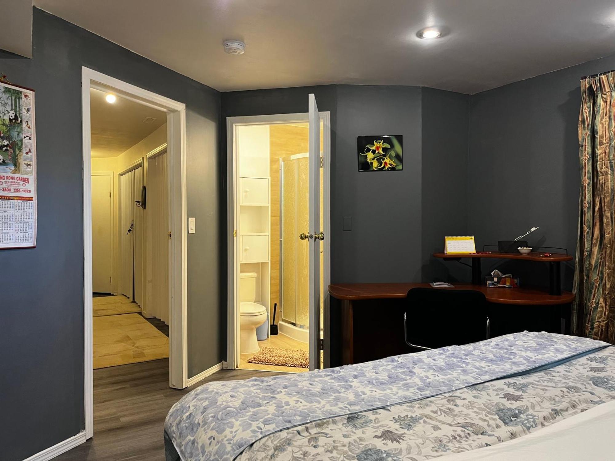 Hidden Valley New Basement With Private Bathroom! Homestay *