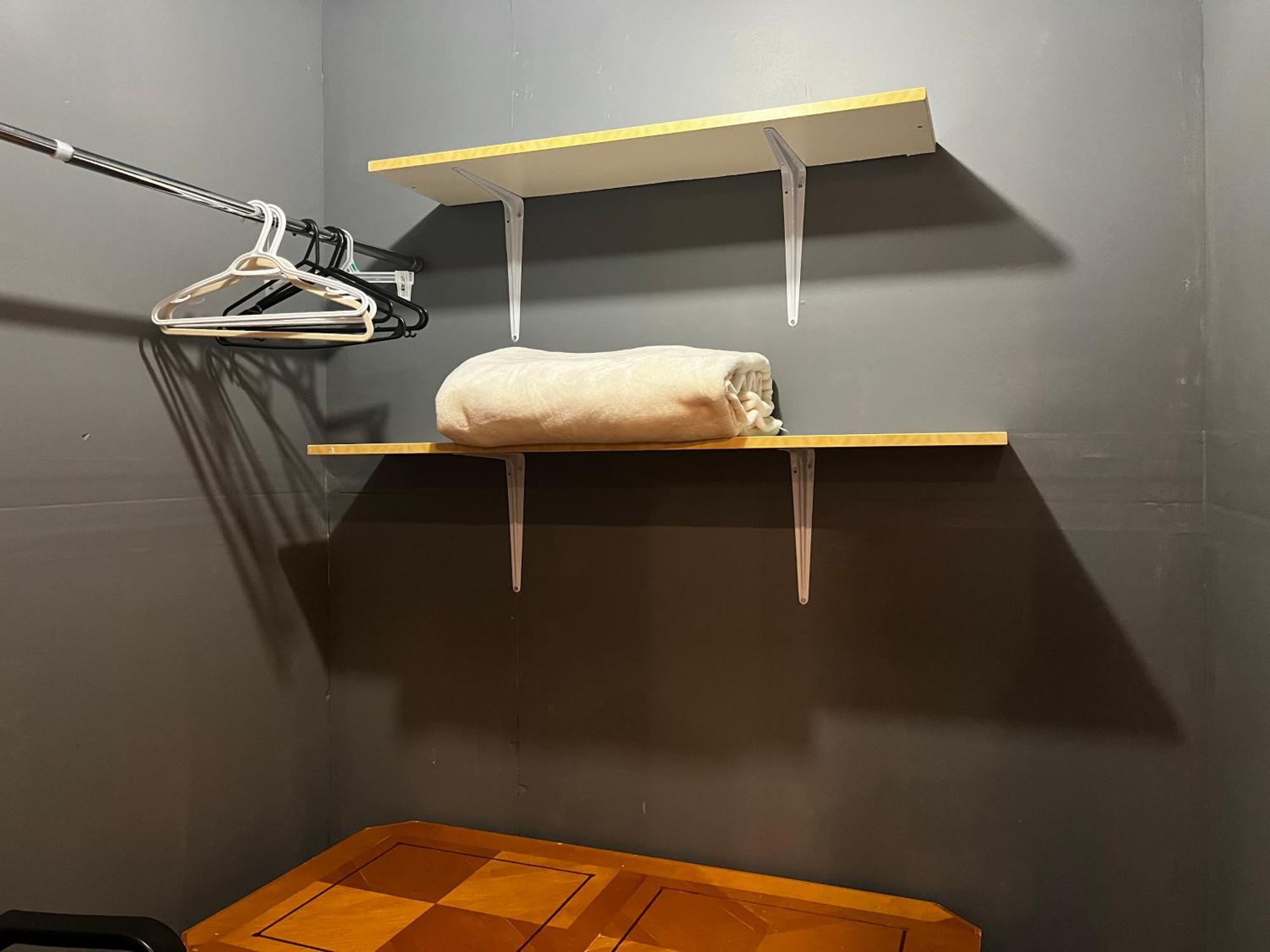 Hidden Valley New Basement With Private Bathroom! Homestay